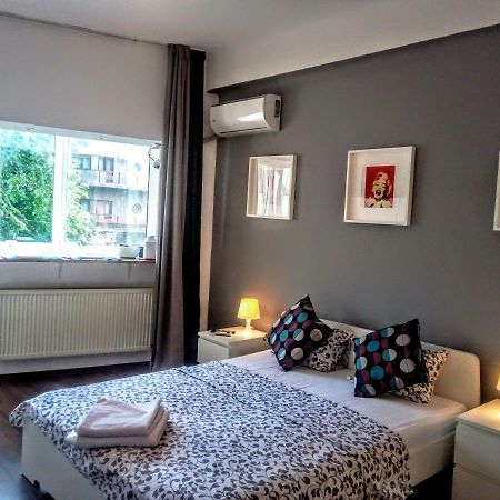Central Bright Modern Studio Бухарест Екстер'єр фото