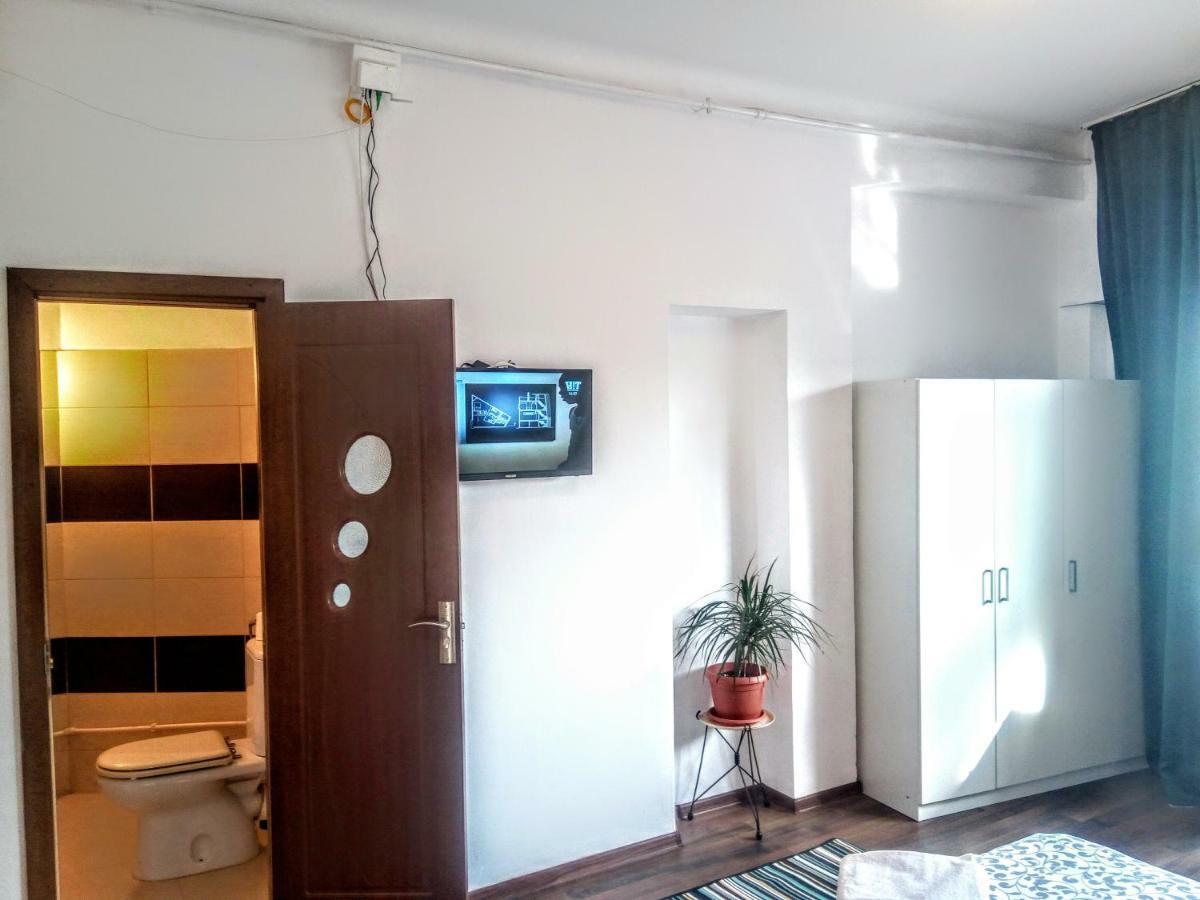 Central Bright Modern Studio Бухарест Екстер'єр фото
